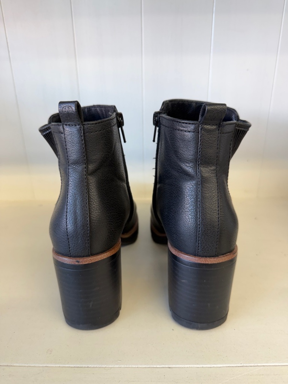 Naturalizer Black Leather Chelsea Ankle Boots with Block Heel - Picture 4 of 6